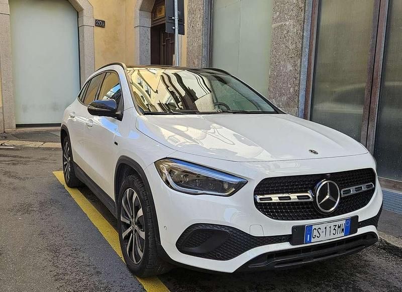 Usata Mercedes GLA250 Business 218 CV (160 kW) 2021 Bianco SUV