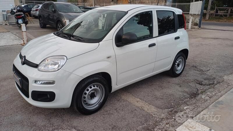Usata Fiat Panda Street 70 CV (51 kW) 2022 Bianco Utilitaria