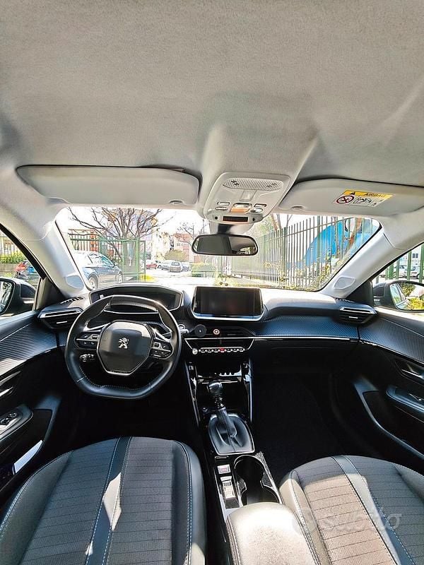 Usata Peugeot 208 102 CV (75 kW) 2022 Nero Utilitaria