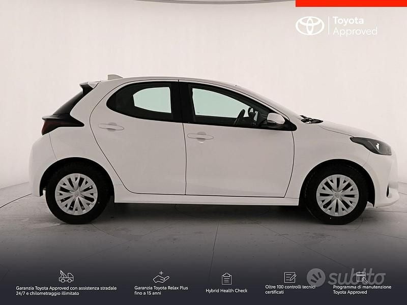 Usata Toyota Yaris Active 72 CV (52 kW) 2023 Bianco Utilitaria