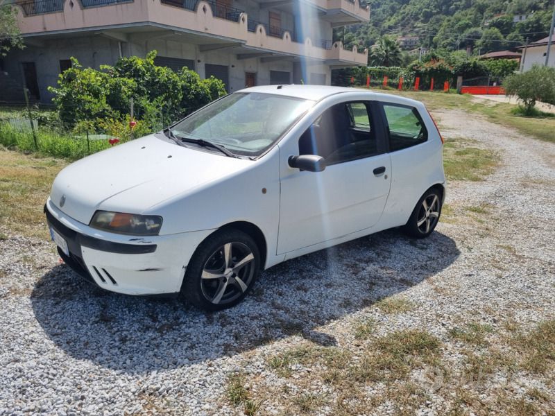 Usata 2001 Fiat Punto Due volumi | 1500 € (Cara) - Immagine 1/4