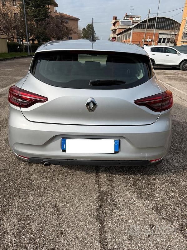 Usata Renault Clio V 91 CV (66 kW) 2022 Grigio Berlina