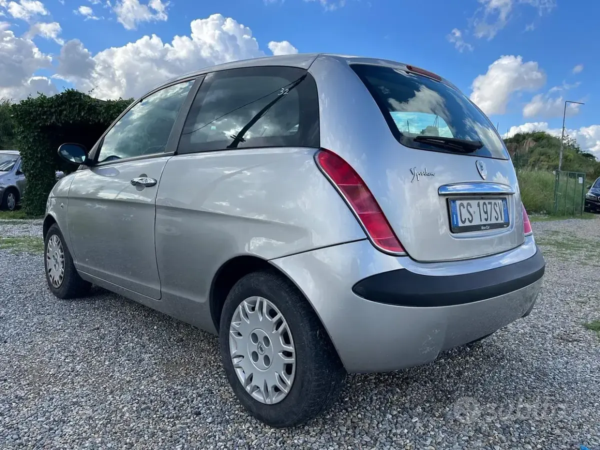 Usata Lancia Ypsilon 80 CV (58 kW) 2005 Grigio Utilitaria