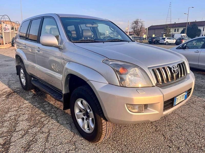 Usata Toyota Land Cruiser 173 CV (127 kW) 2009 Argento Station wagon