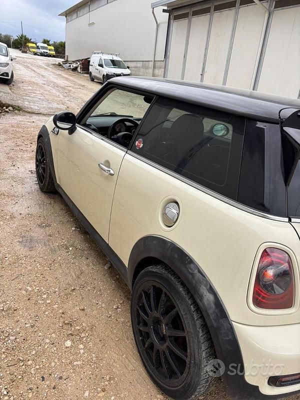Usata Mini Cooper 211 CV (155 kW) 2011 Bianco Utilitaria