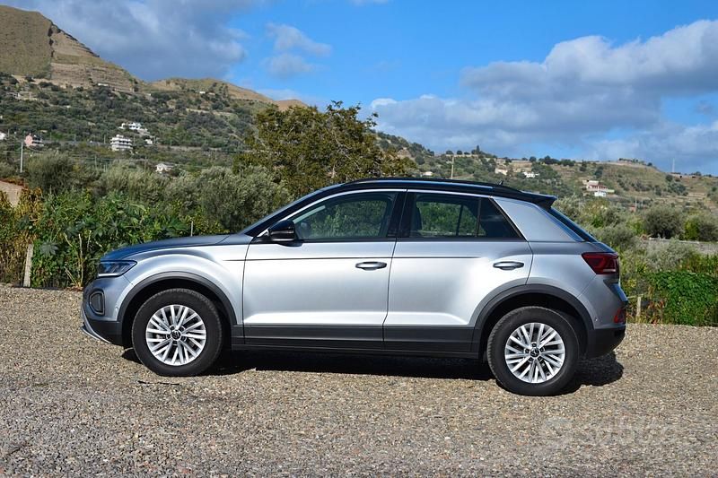 Usata VW T-Roc Life 150 CV (110 kW) 2024 Grigio SUV