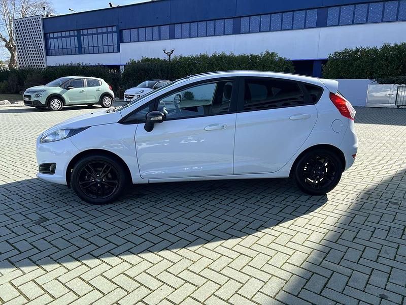 Usata Ford Fiesta 60 CV (44 kW) 2016 Bianco Berlina