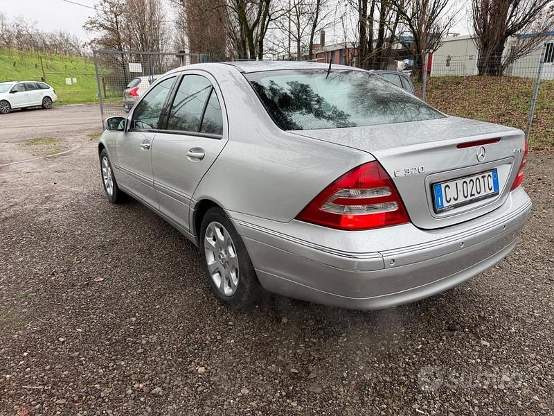 Usata Mercedes C230 Elegance 217 CV (159 kW) 2003 Grigio Berlina