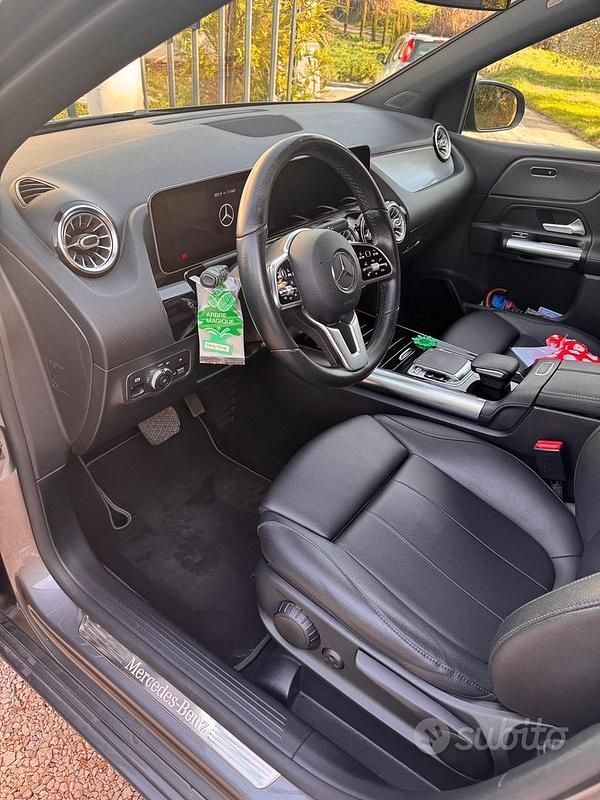 Usata Mercedes B180 116 CV (85 kW) 2019 Marrone Monovolume