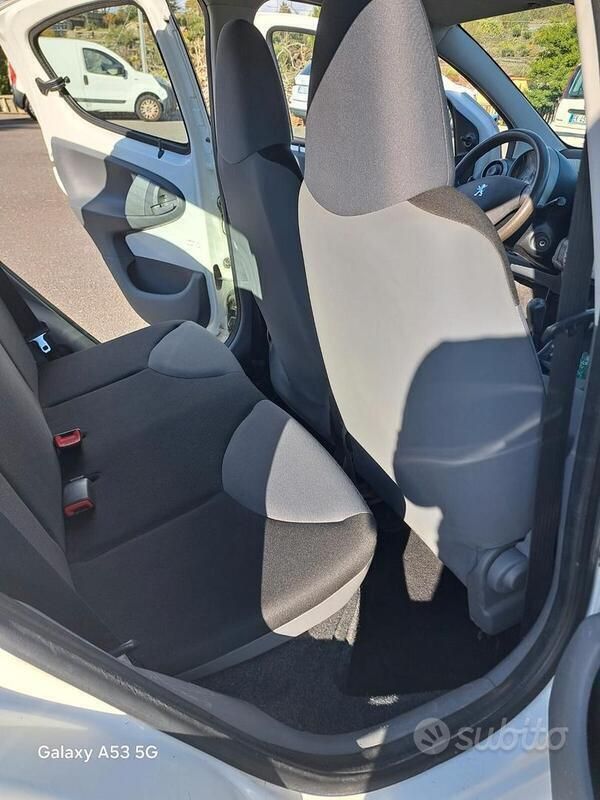 Usata Peugeot 107 Access 68 CV (50 kW) 2013 Bianco Utilitaria