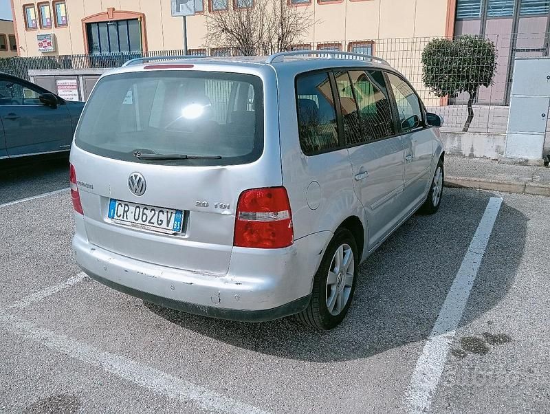 Usata VW Touran 140 CV (102 kW) 2004 Grigio Monovolume