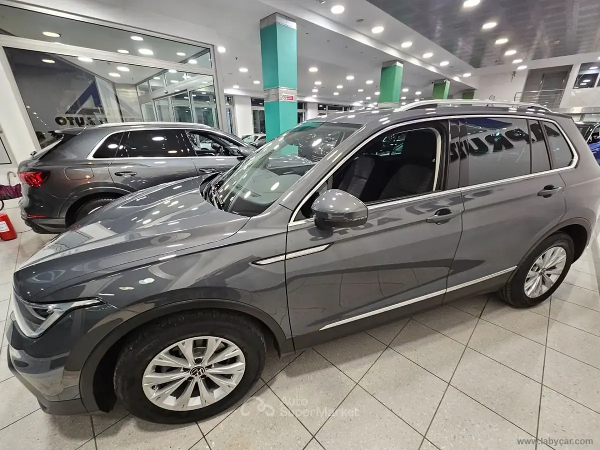 Begagnad VW Tiguan Life 150 HK (110 kW) 2023 Grå SUV