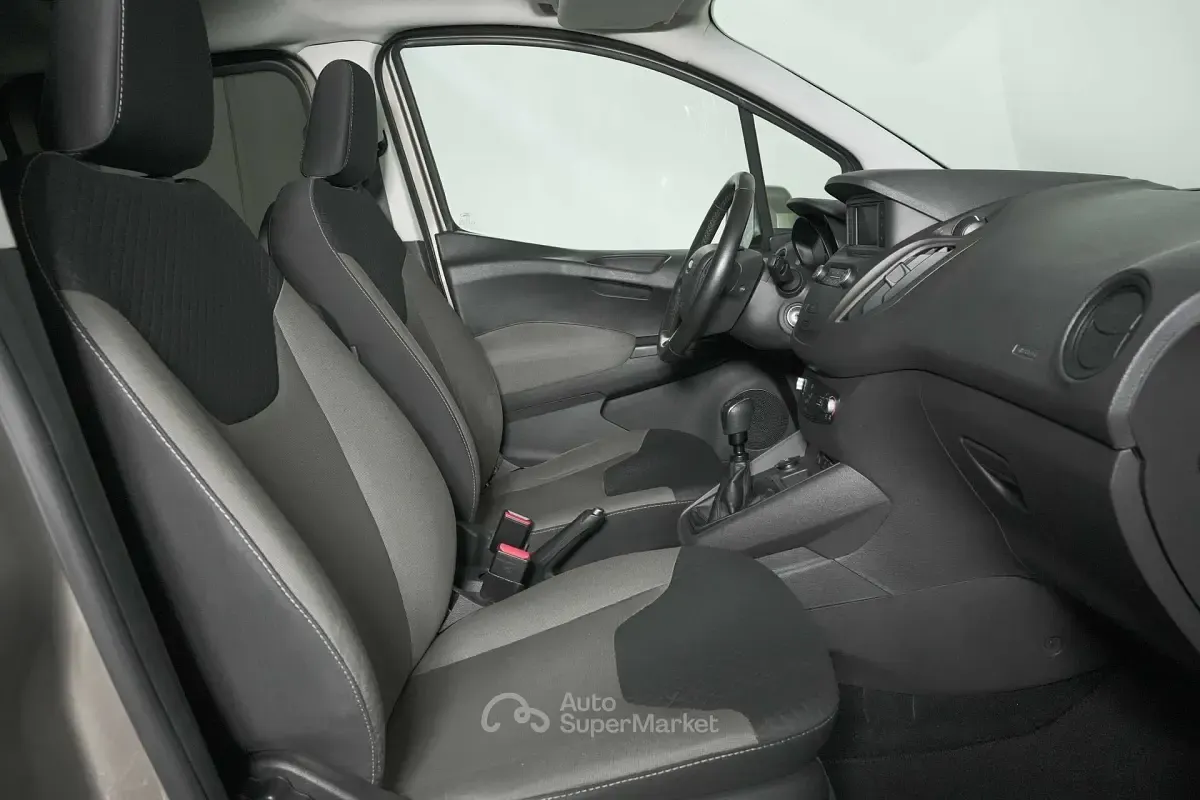 Usata Ford Tourneo Courier S 75 CV (55 kW) 2020 Argento Monovolume