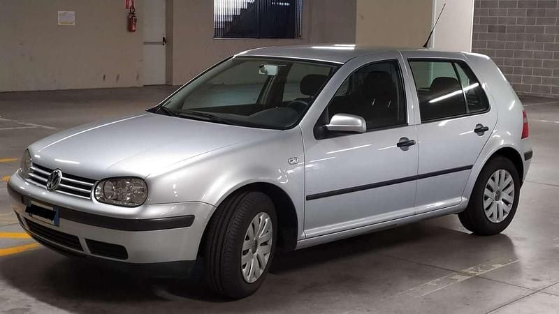 Usata VW Golf IV 75 CV (55 kW) 2001 Argento Berlina