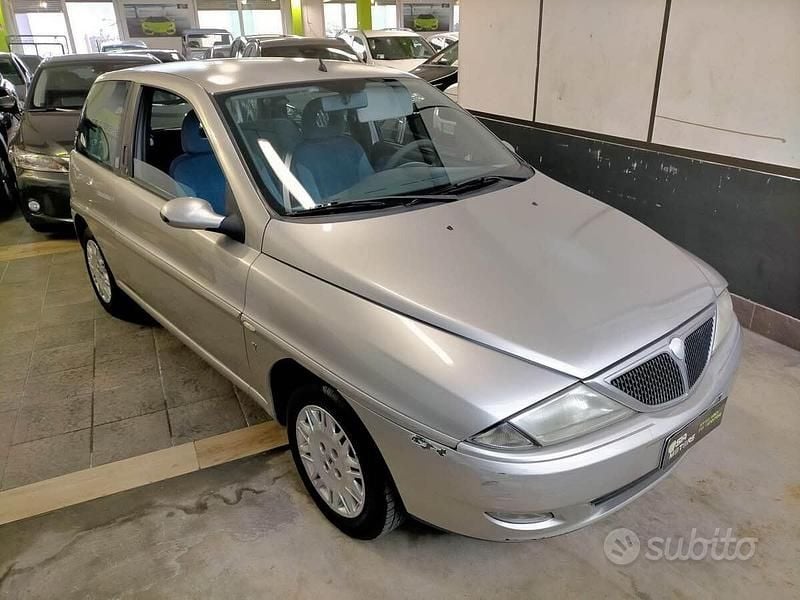 Usata Lancia Ypsilon 80 CV (58 kW) 2003 Grigio Utilitaria