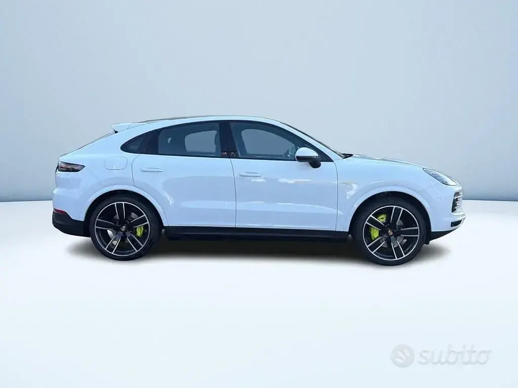Usata Porsche Cayenne 340 CV (250 kW) 2021 Bianco pastello SUV