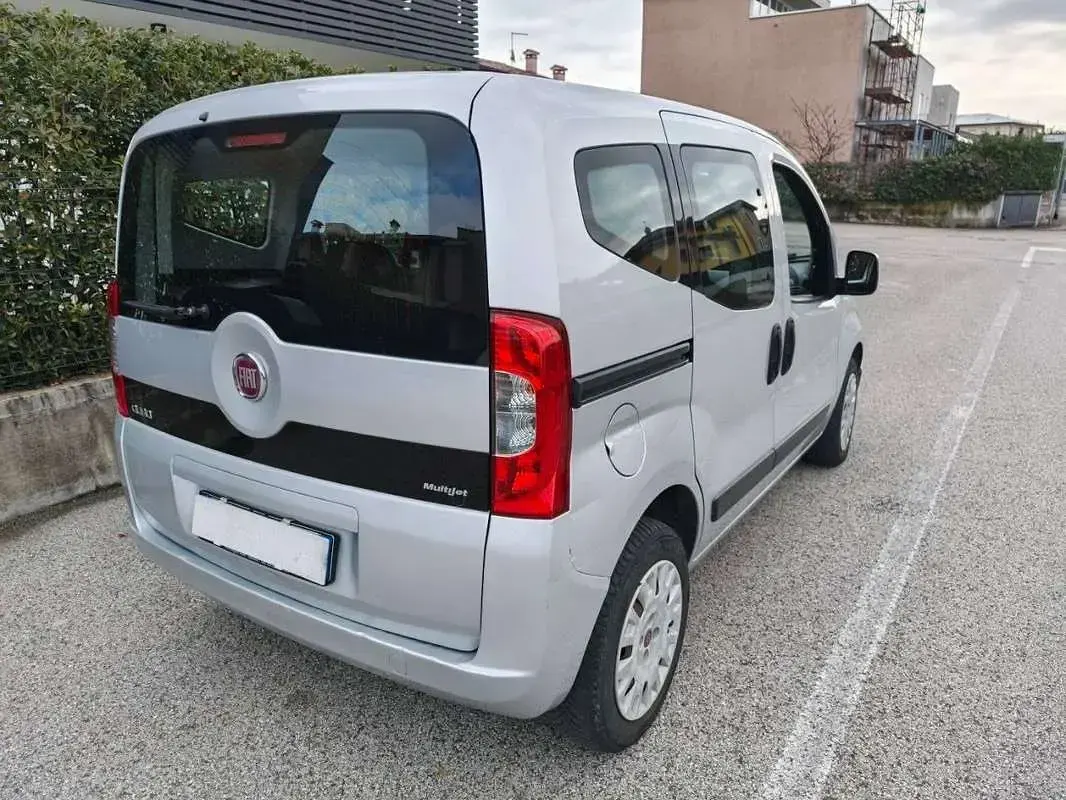 Usata Fiat Qubo Trekking 95 CV (69 kW) 2012 Argento Monovolume