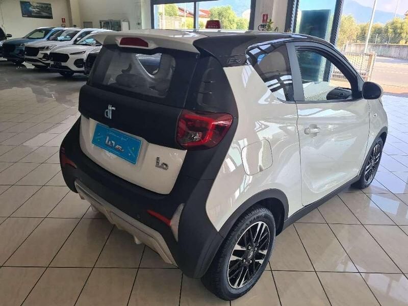 Nuova DR DR 1.0 44 kW (61 CV) 2025 Bianco / nero Utilitaria