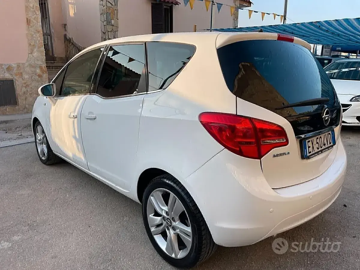 Begagnad Opel Meriva Cosmo 120 HK (88 kW) 2014 Vit Minibuss