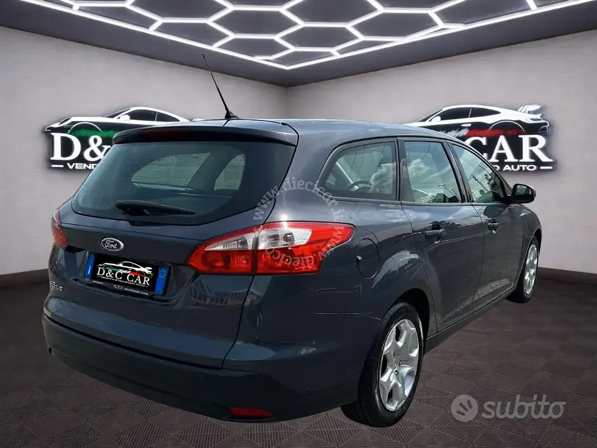 Usata Ford Focus 116 CV (85 kW) 2013 Grigio Station wagon