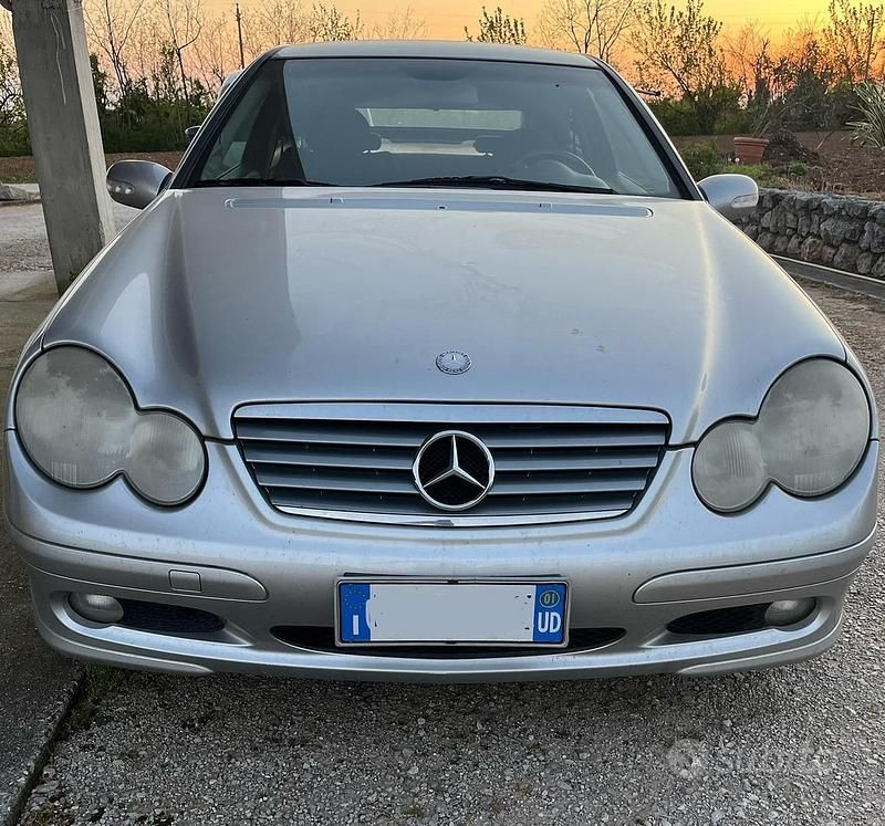 Usata Mercedes C220 143 CV (105 kW) 2001 Grigio Coupé
