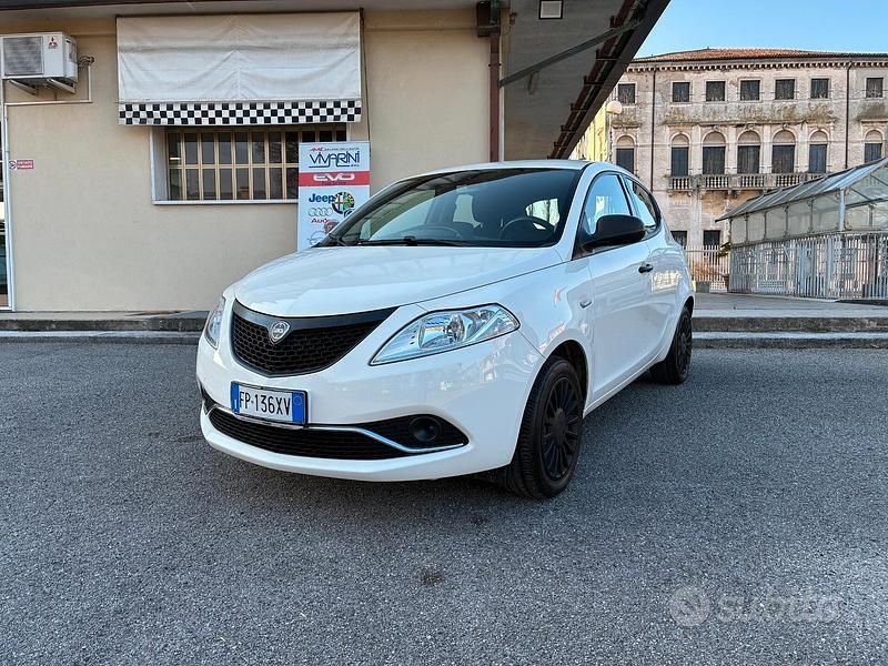 Usata Lancia Ypsilon 69 CV (50 kW) 2018 Bianco Utilitaria