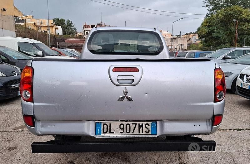 Usata Mitsubishi L200 Invite 136 CV (100 kW) 2008 Grigio Pick-up