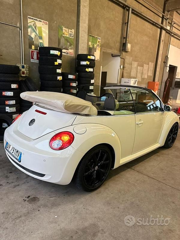 Usata VW New Beetle 105 CV (77 kW) 2009 Utilitaria