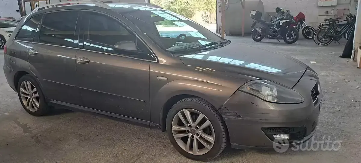 Usata Fiat Croma 150 CV (110 kW) 2009 Marrone Station wagon