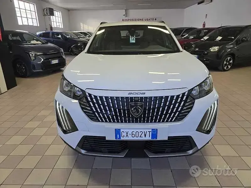 Usata Peugeot 2008 Allure 130 CV (95 kW) 2024 Bianco SUV
