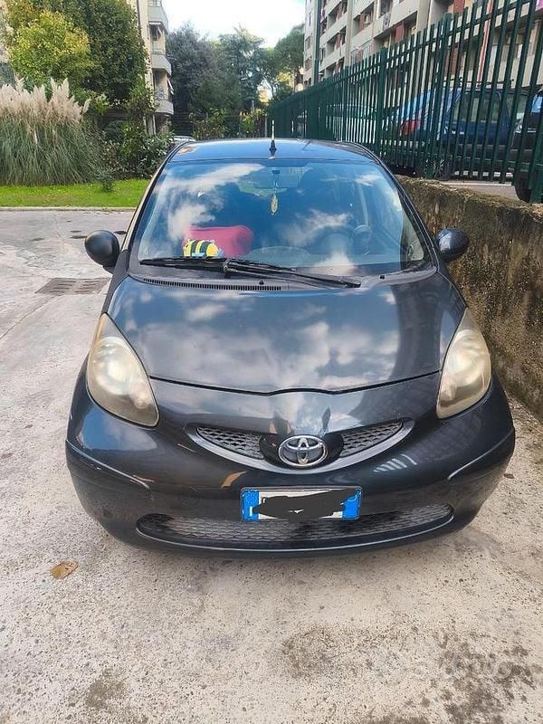 Käytetty Toyota Aygo 67 HP (49 kW) 2006 Sininen Viistoperä