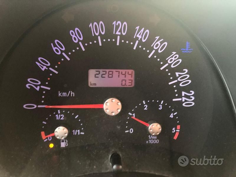 Usata VW New Beetle 101 CV (74 kW) 2003 Nero Utilitaria
