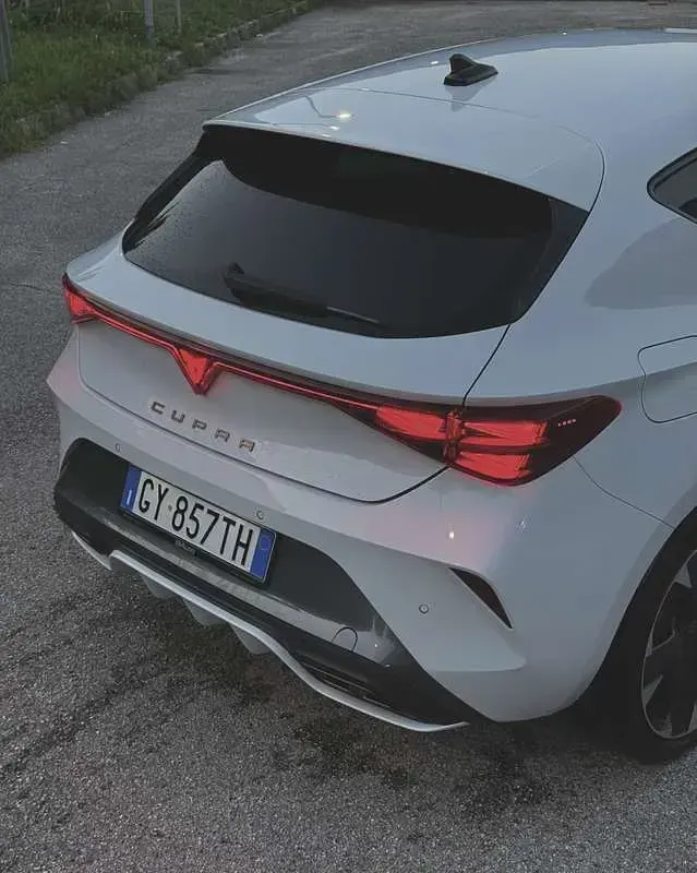 Usata Cupra Leon 150 CV (110 kW) 2025 Bianco Berlina