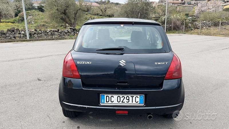 Usata Suzuki Swift 69 CV (50 kW) 2006 Nero Utilitaria