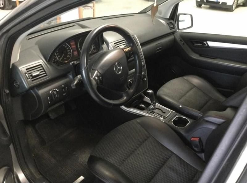 Usata Mercedes A180 Elegance 108 CV (79 kW) 2010 Grigio Monovolume