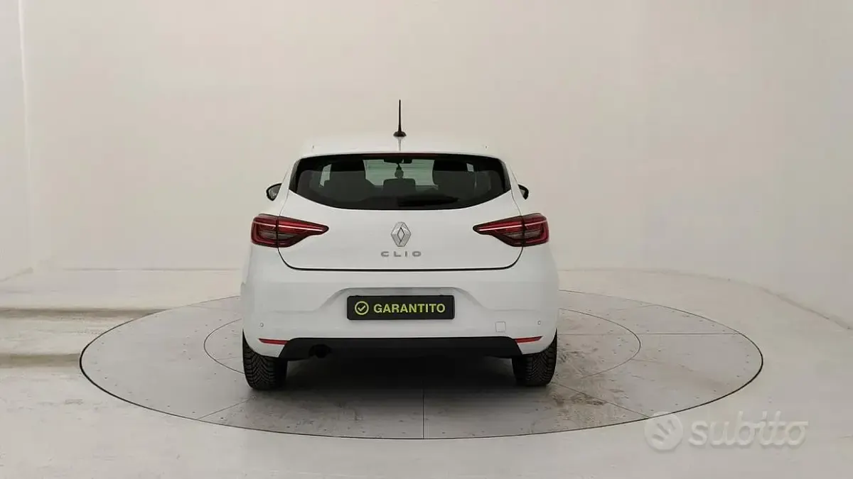 Begagnad Renault Clio V Business 86 HK (63 kW) 2021 Vit Sedan
