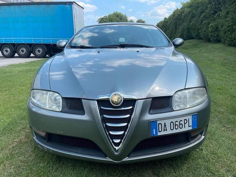 Argento Usata 2006 Alfa Romeo GT Coupé | 4990 € (Ottimo prezzo) - Immagine 1/4