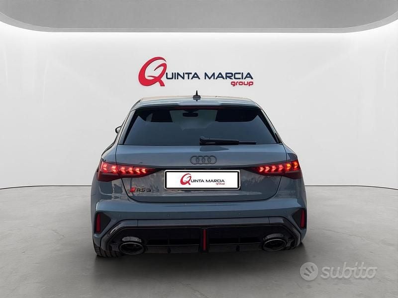 Nuova Audi RS3 Ambiente 400 CV (294 kW) 2025 Grigio kamora Berlina