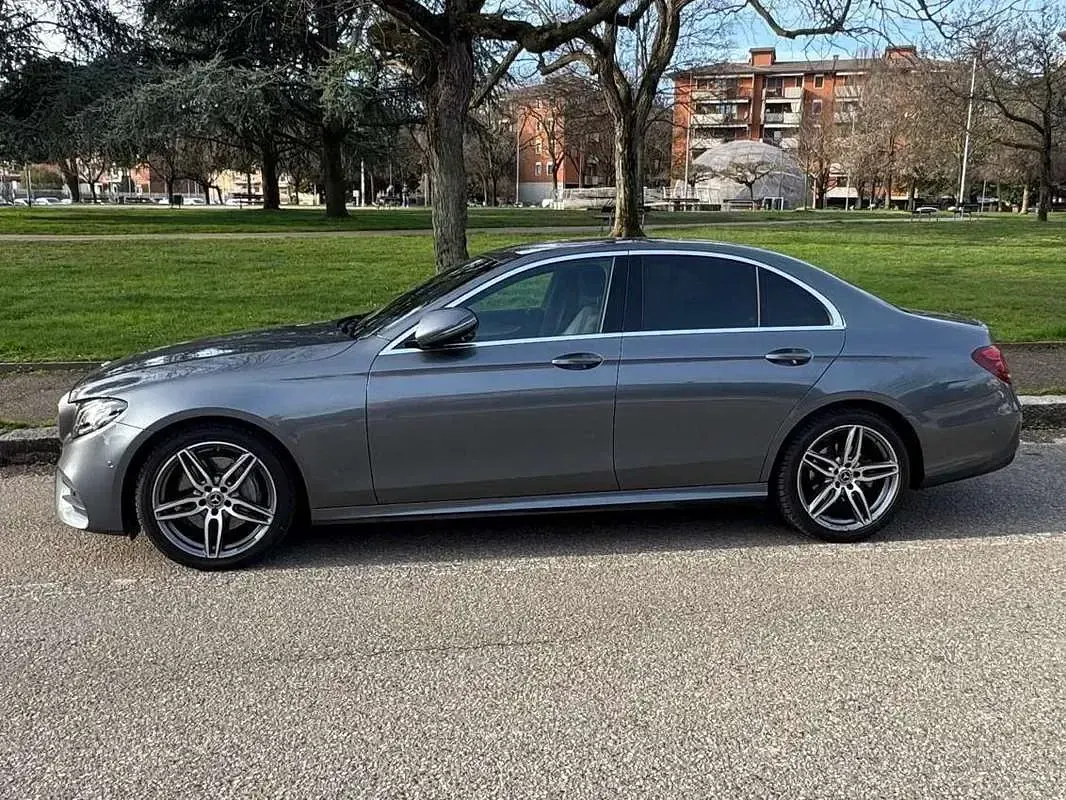 Usata Mercedes E220 AMG line 194 CV (142 kW) 2018 Berlina