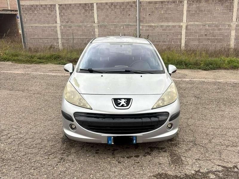 Usata 2007 Peugeot 207 Tre volumi | 2000 € (Ottimo prezzo) - Immagine 1/4
