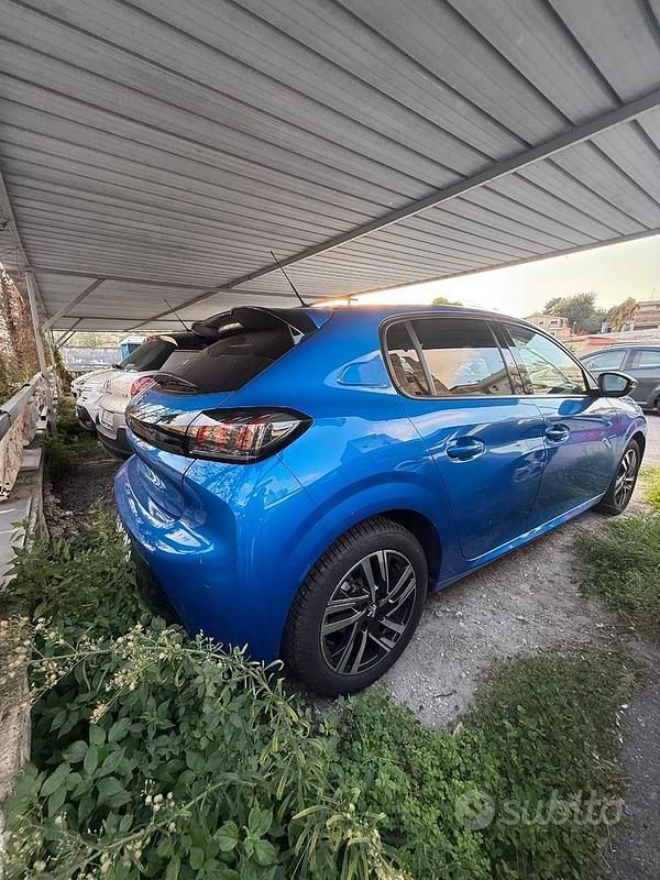 Usata Peugeot 208 102 CV (75 kW) 2023 Blu Utilitaria