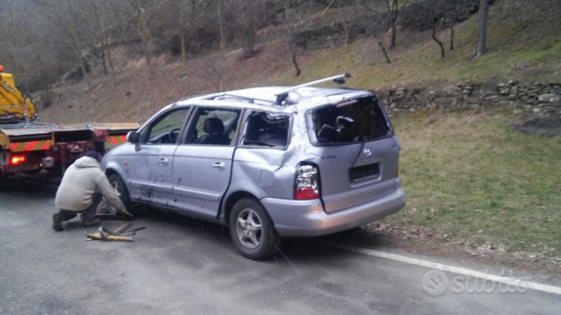 Usata Hyundai Trajet 113 CV (83 kW) 2002 Blu Monovolume