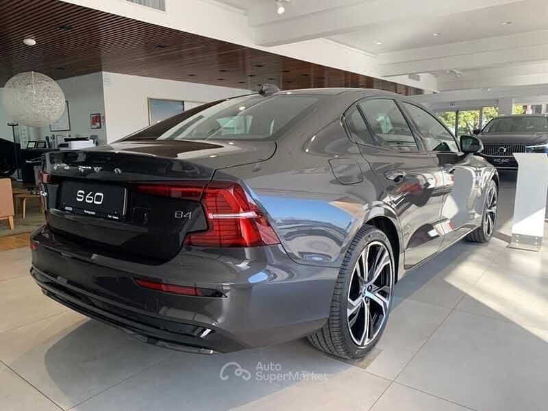 Nouvelle Volvo S60 Plus 197 ch (144 kW) 2026 Gris Berline