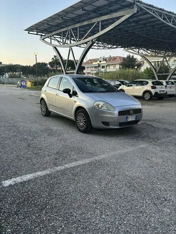 Usata Fiat Grande Punto Dynamic 77 CV (56 kW) 2010 Utilitaria