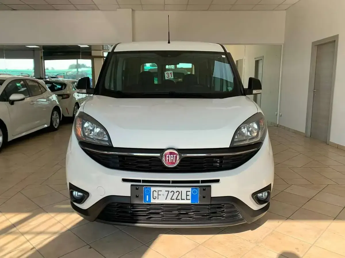 Usata Fiat Doblò Lounge 120 CV (88 kW) 2021 Bianco Monovolume