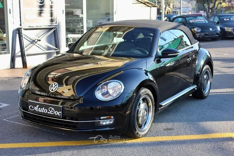 Usata VW Beetle Cabriolet Design 105 CV (77 kW) 2015 Nero Cabrio