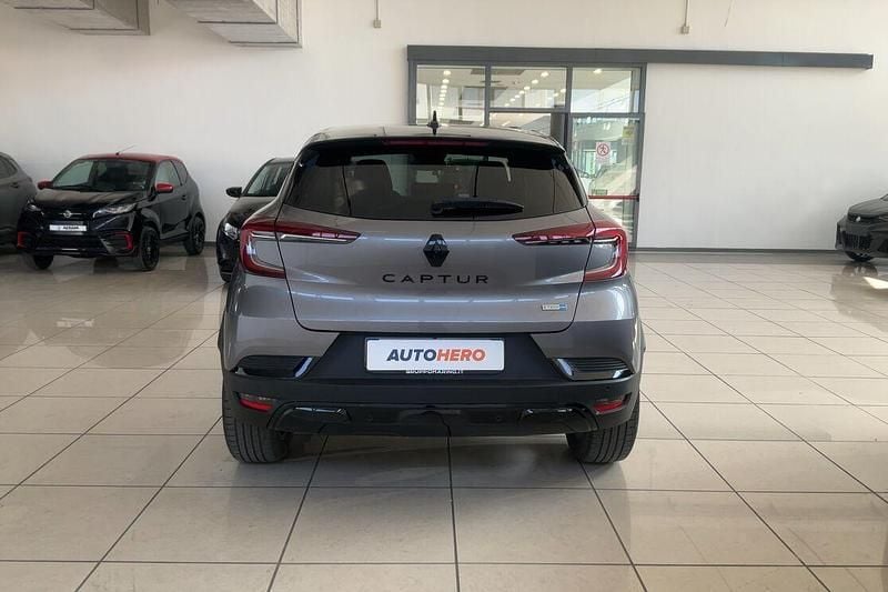 Usata Renault Captur Rive Gauche 143 CV (105 kW) 2022 Grigio SUV