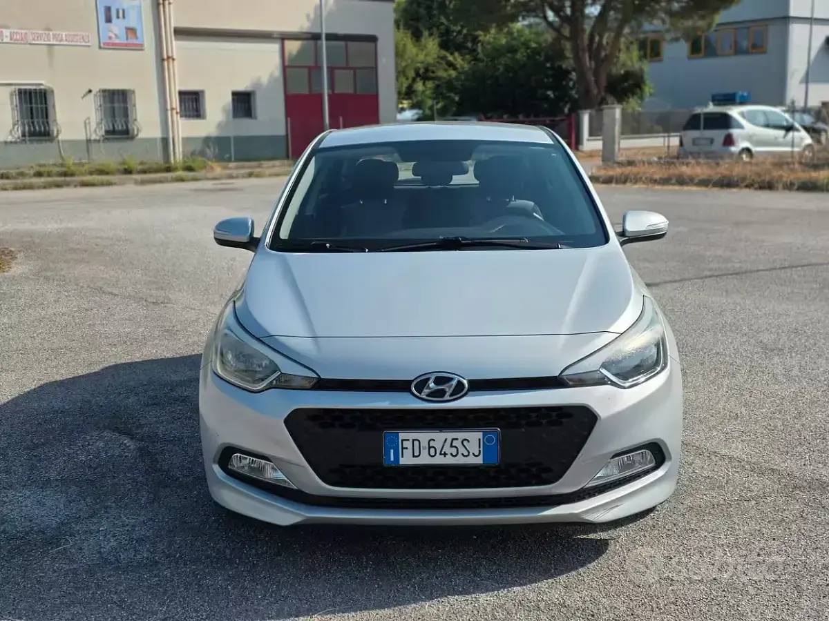 Usata Hyundai i20 73 CV (53 kW) 2016 Grigio Berlina