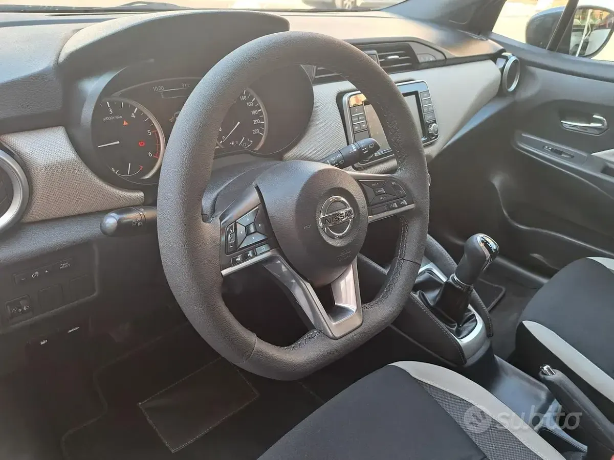 Usata Nissan Micra N-Connecta 90 CV (66 kW) 2017 Grigio Utilitaria