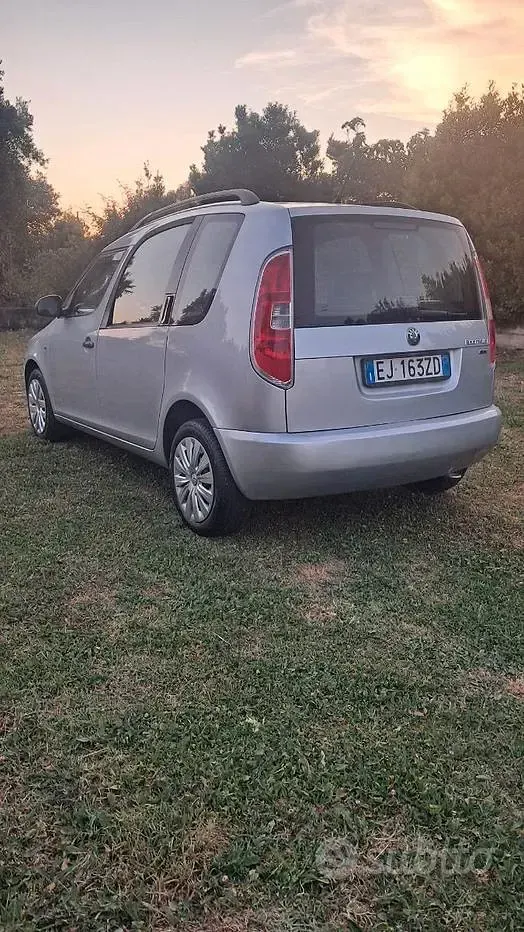 Usata Skoda Roomster 90 CV (66 kW) 2011 Grigio Monovolume